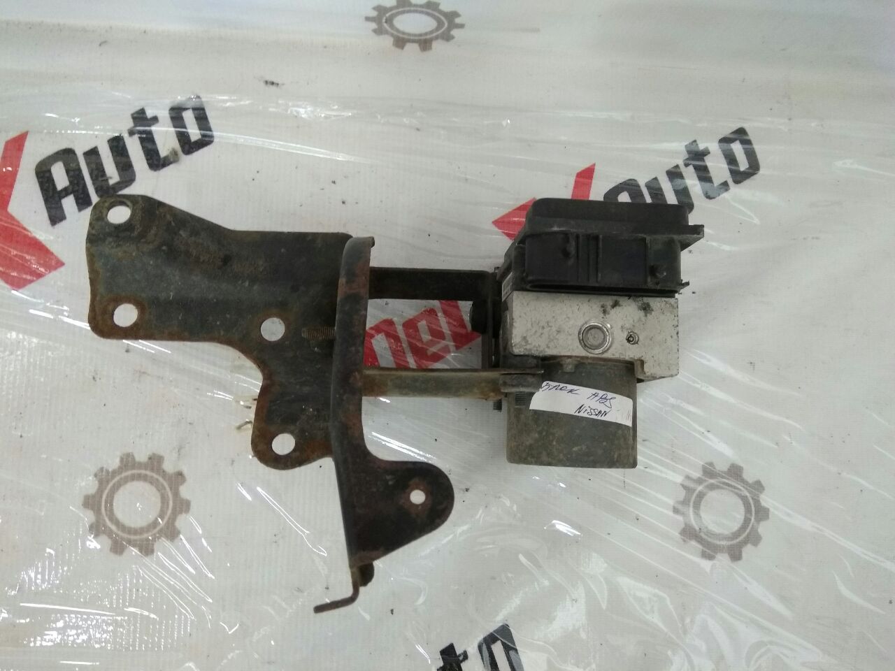 Блок ABS для Nissan Almero Tino 2.0 · 2006