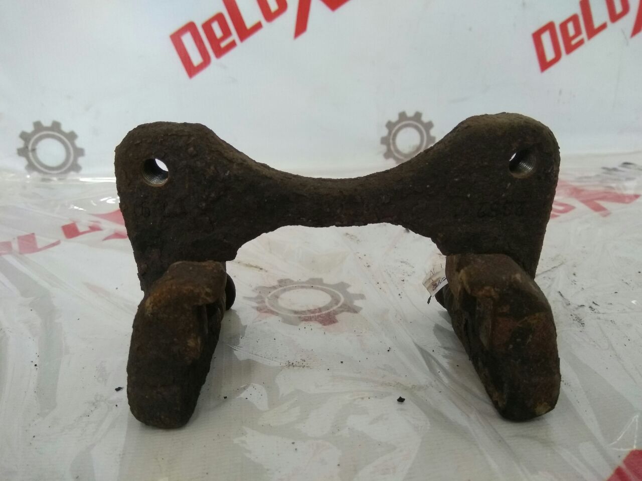 suport etrier spate stânga pentru Nissan Almera Tino 2.0 · 2006