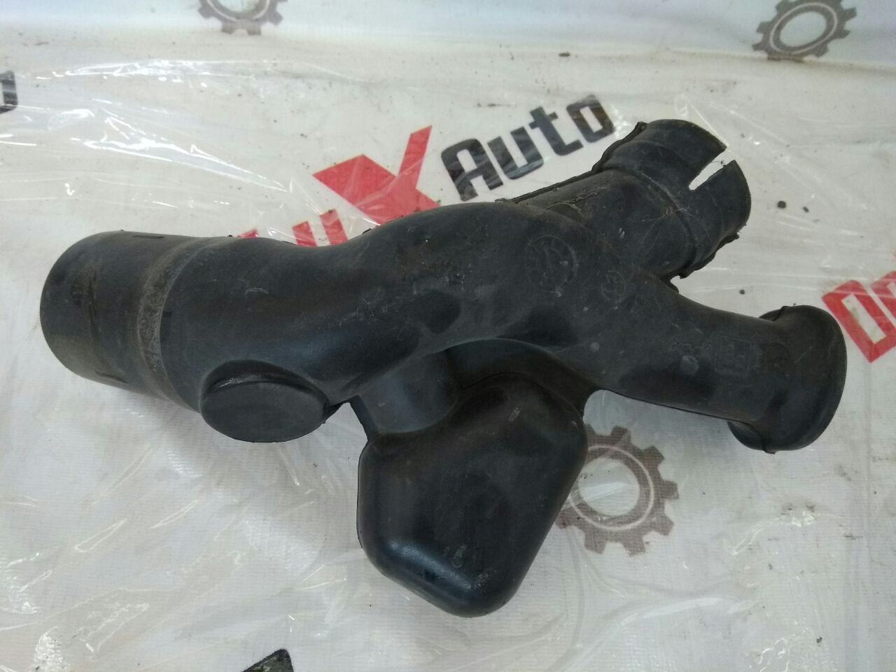 Патрубок с воздушного фильтра для Nissan Almero Tino 2.0 · 2006