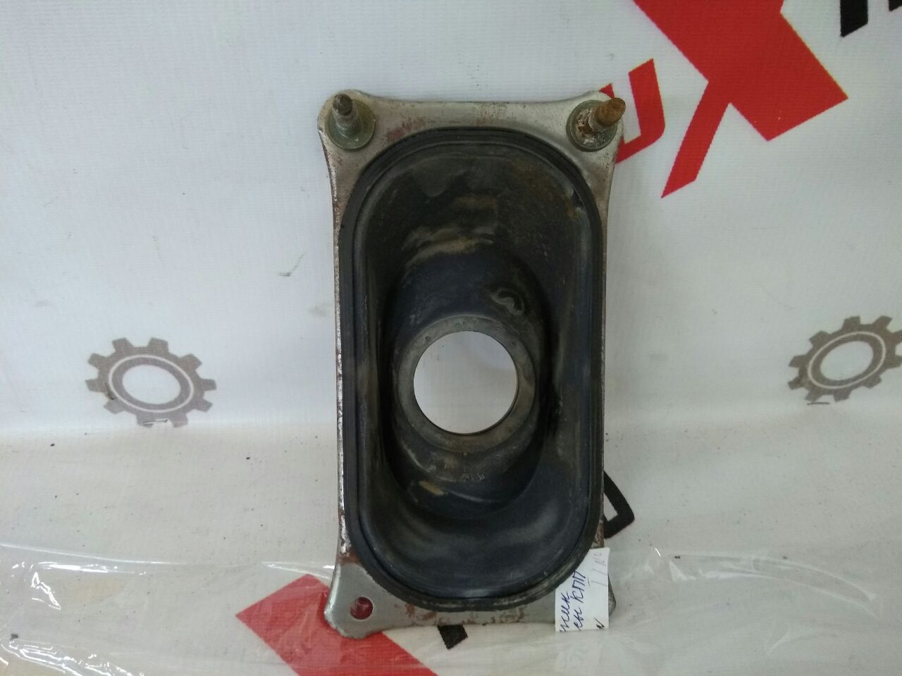 Пыльник кулисы КПП для Nissan Almero Tino 2.0 · 2006