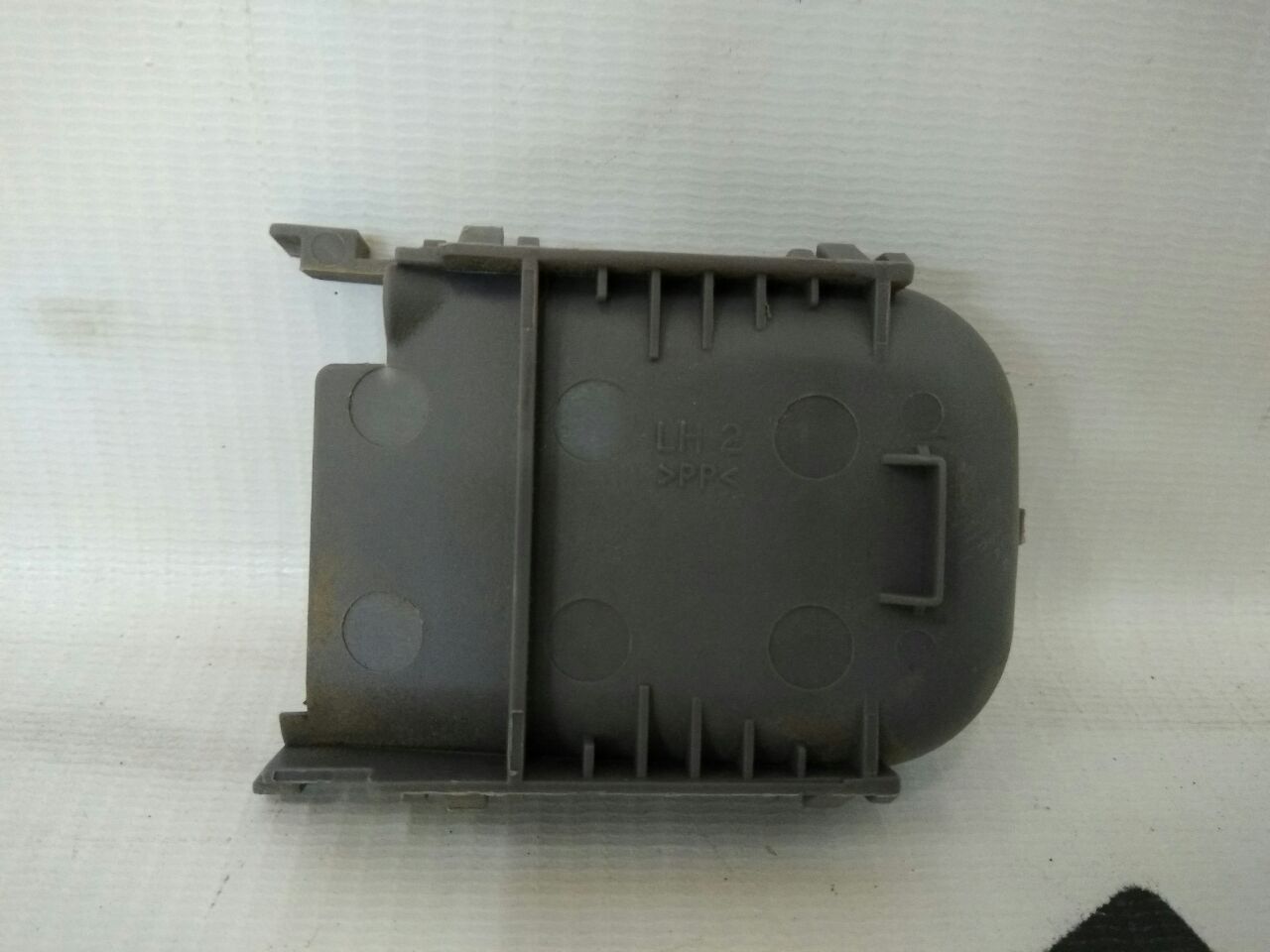 Заглушка внутренней ручки двери задней левой для Nissan Almero Tino 2.0 · 2006