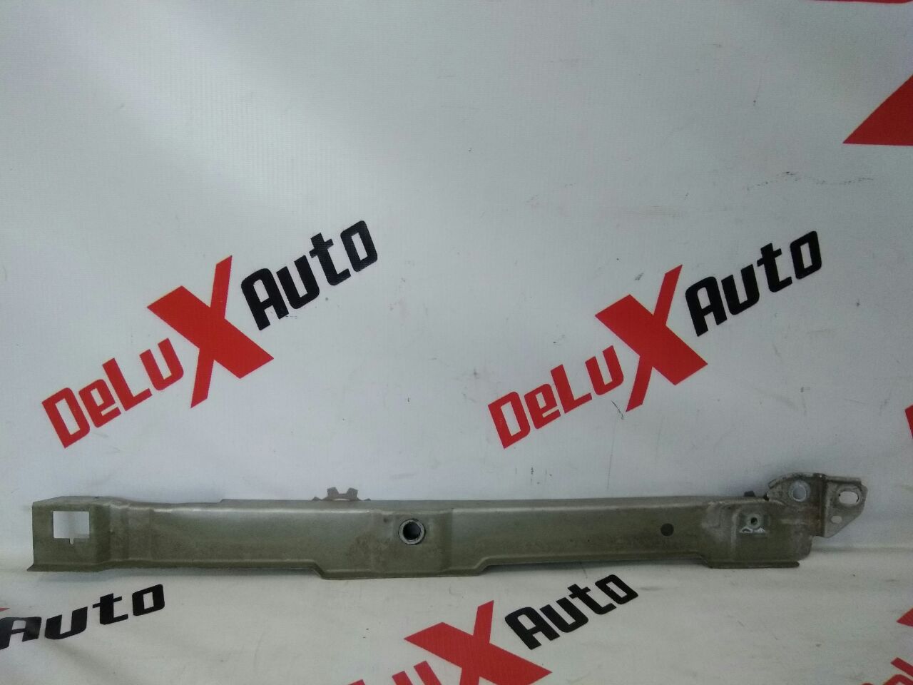 suport dreapta aripă pentru Nissan Almera Tino 2.0 · 2006