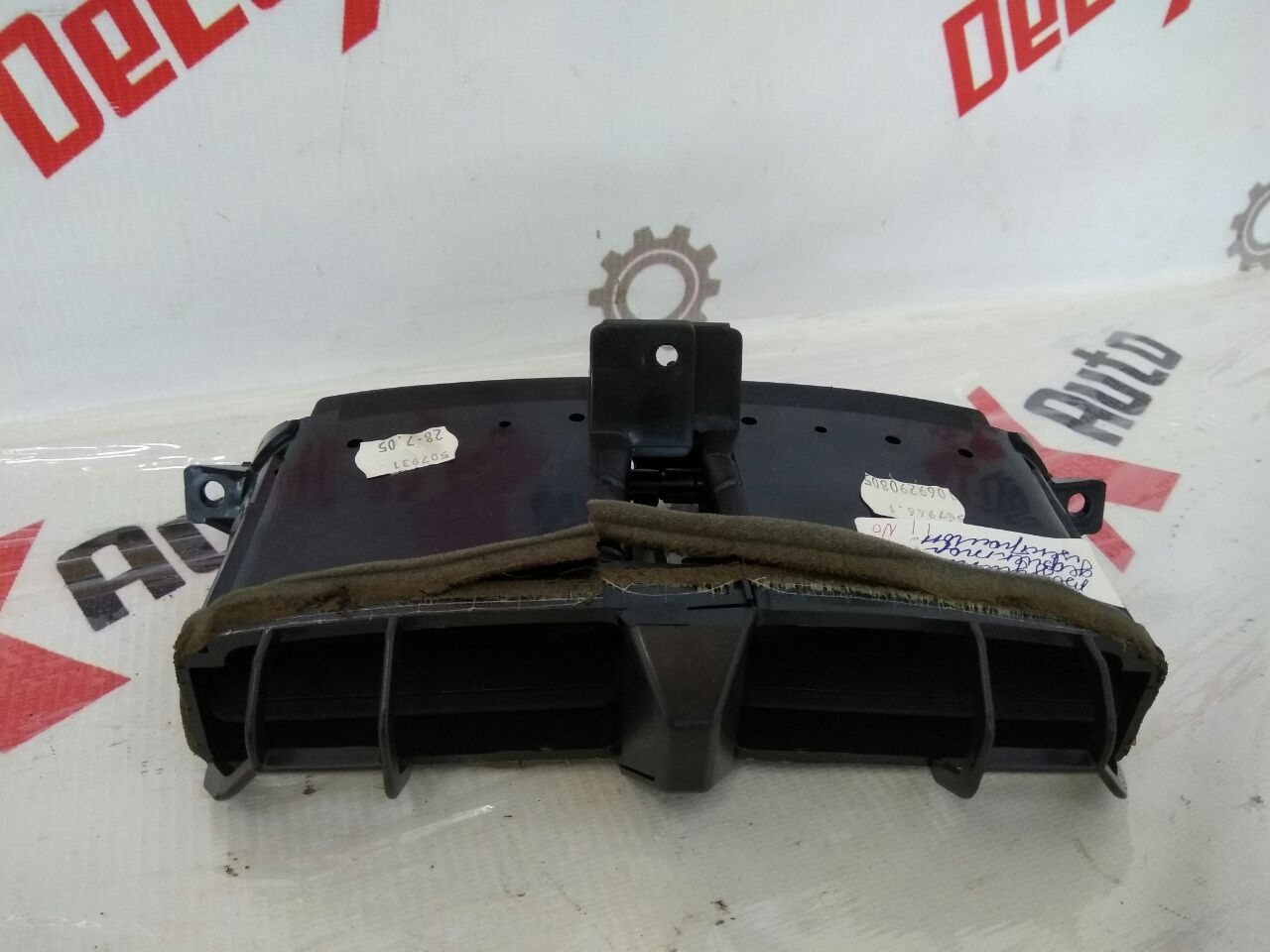 grilă ventilație central pentru Nissan Almera Tino 2.0 · 2006