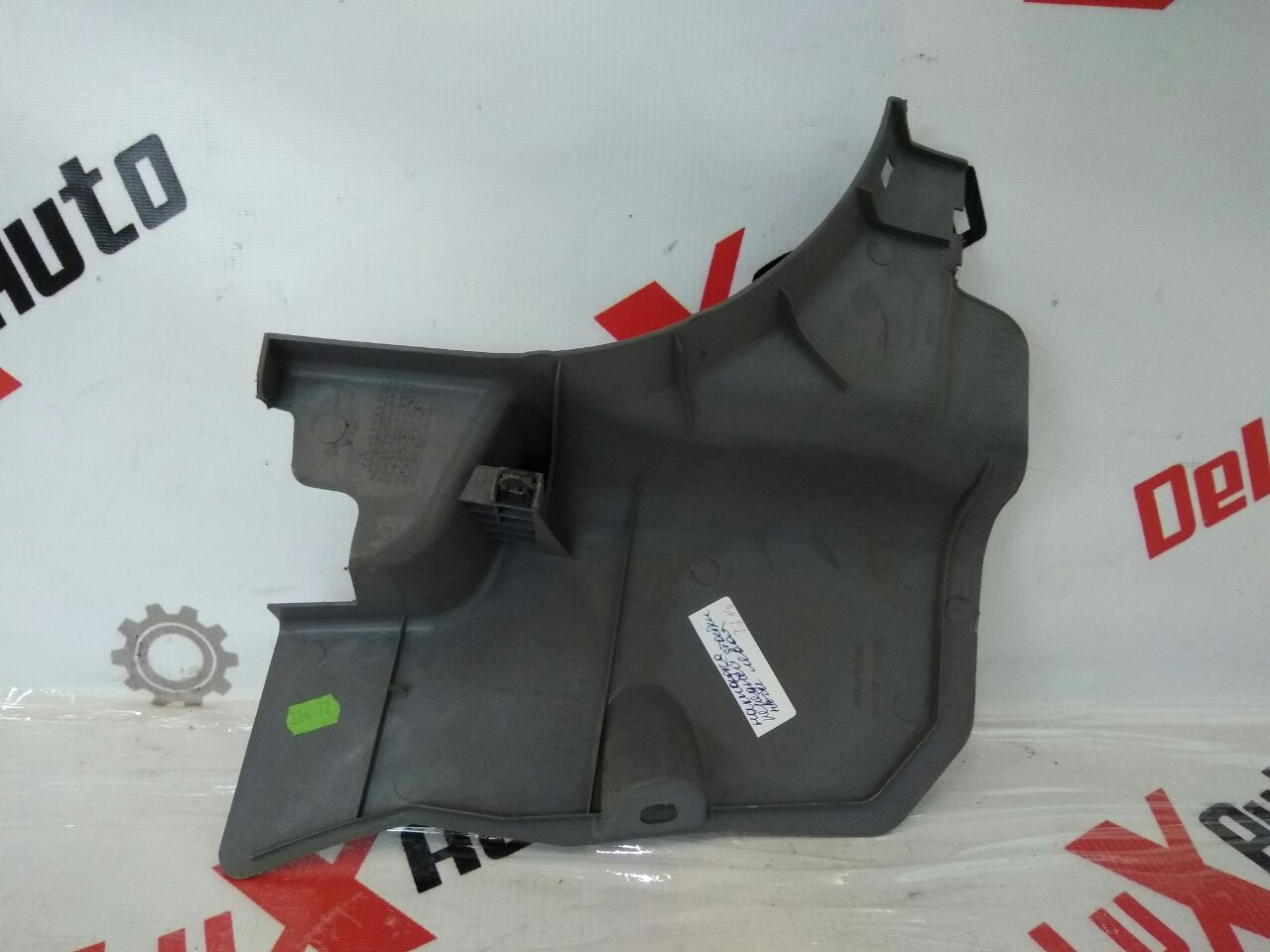 Накладка передней нижней стойки левая для Nissan Almero Tino 2.0 · 2006