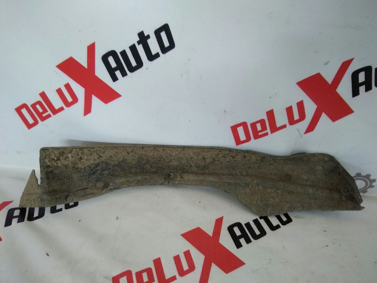 apărătoare aripă spate dreapta pentru Nissan Almera Tino 2.0 · 2006