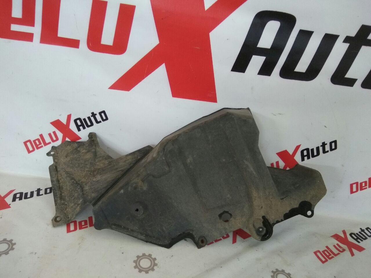 lateral protecție motor dreapta pentru Nissan Almera Tino 2.0 · 2006