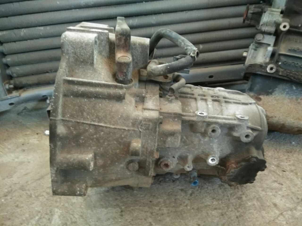 Коробка передач для Nissan Almero Tino 2.0 · 2006