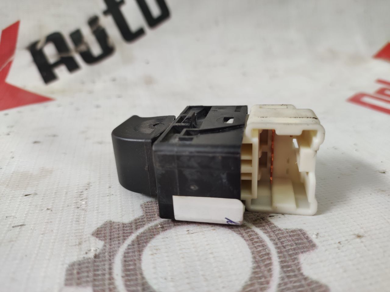 Кнопка стеклоподъёмника задней правой двери для Nissan Primera P11 · 2000 универсал