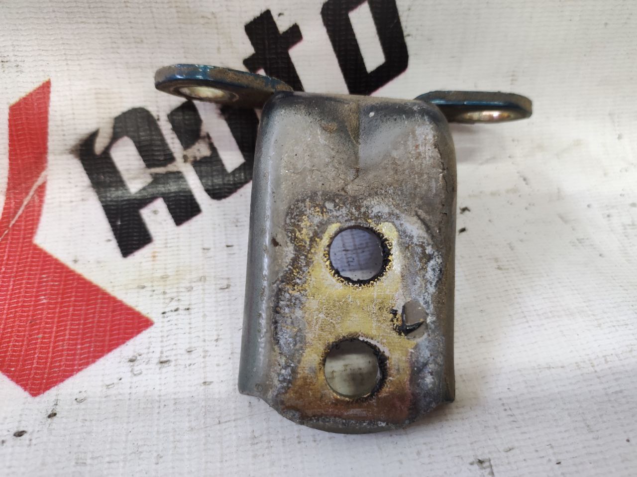 balama uși față dreapta inferior pentru Nissan Primera P11 · 2000 break