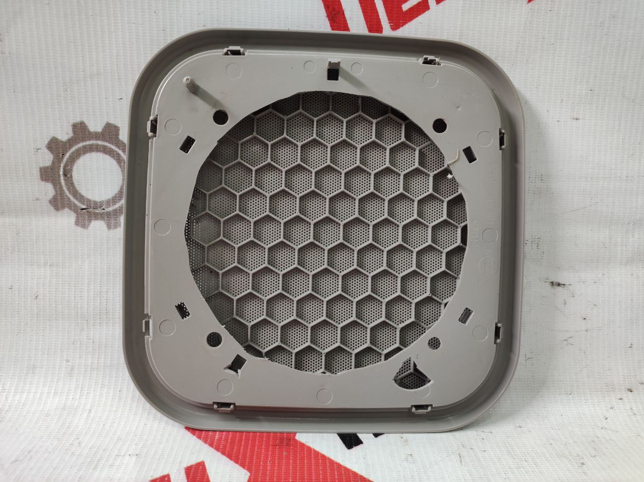 plasă pe difuzor defect pentru Nissan Primera P11 · 2000 break