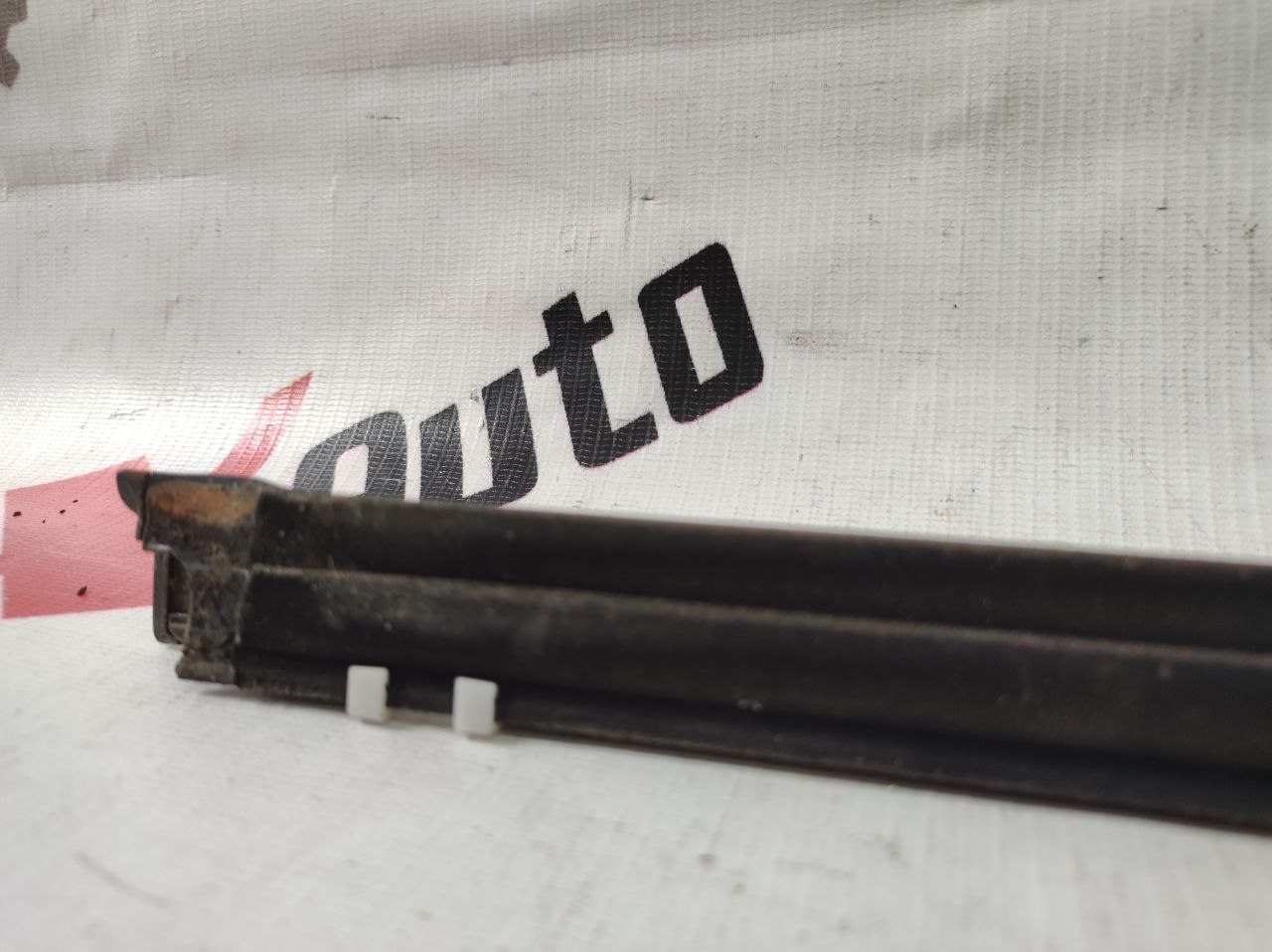 garnitură geam spate stânga pentru Nissan Primera P11 · 2000 break