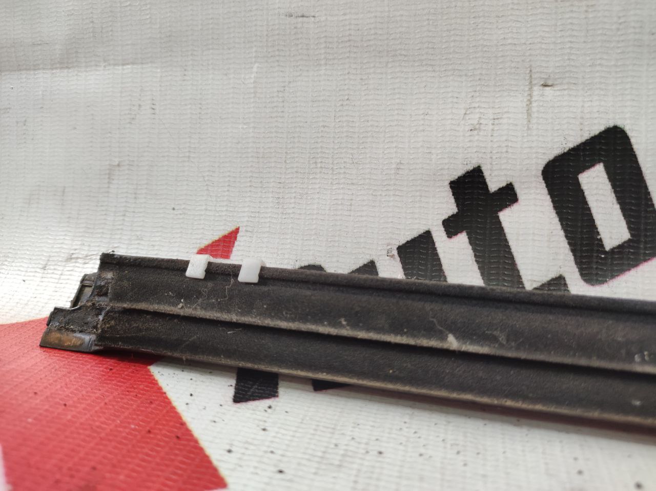 garnitură geam spate dreapta pentru Nissan Primera P11 · 2000 break