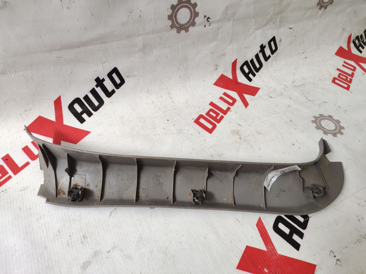ornament capac portbagaj dreapta pentru Nissan Primera P11 · 2000 break