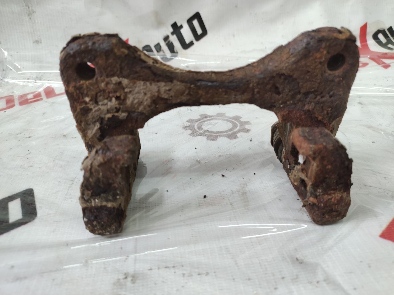 suport etrier spate stânga pentru Nissan Primera P11 · 2000 break