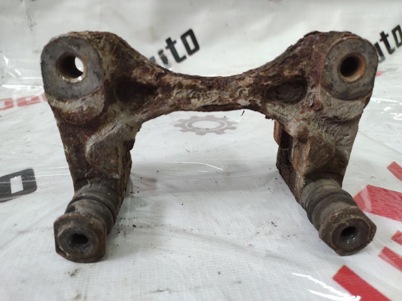 suport etrier spate dreapta pentru Nissan Primera P11 · 2000 break
