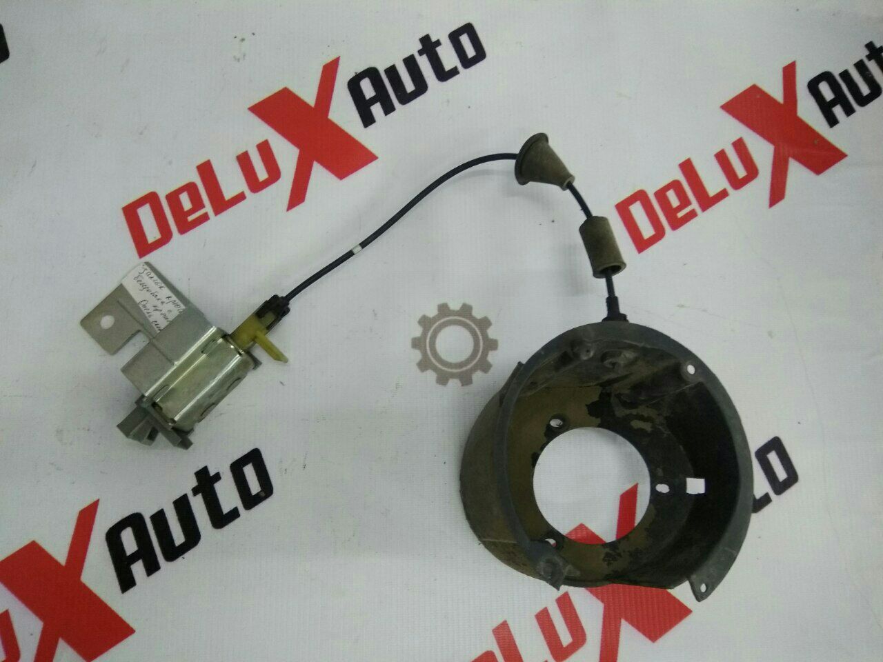 Încuietoare capac rezervor pentru Opel Sintra 2.2 T.D · 1999