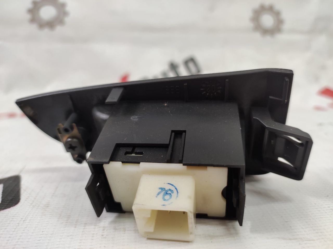 buton macara geam spate stânga uși pentru Toyota Avensis 2.0 · 2002–2004