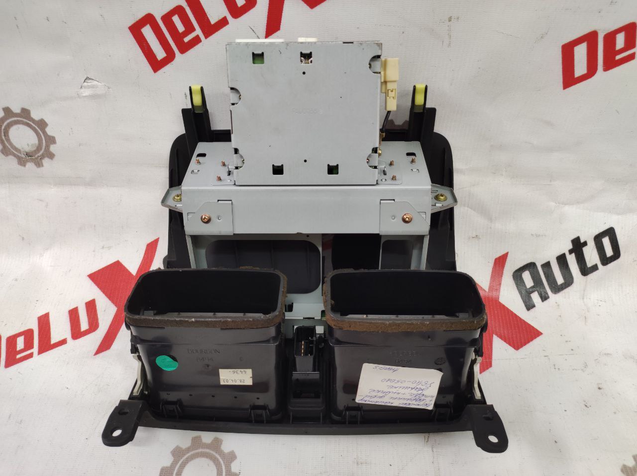 bord computer cu grilă ventilație și avarie buton pentru Toyota Avensis 2.0 · 2002–2004
