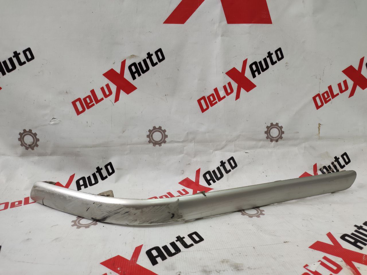 ornament spate bară de protecție dreapta defect pentru Toyota Avensis 2.0 · 2002–2004