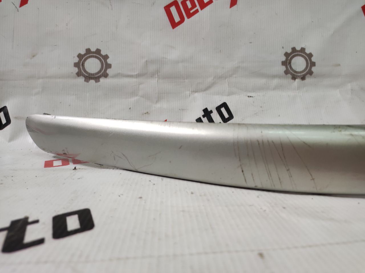 ornament față bară de protecție dreapta defect pentru Toyota Avensis 2.0 · 2002–2004