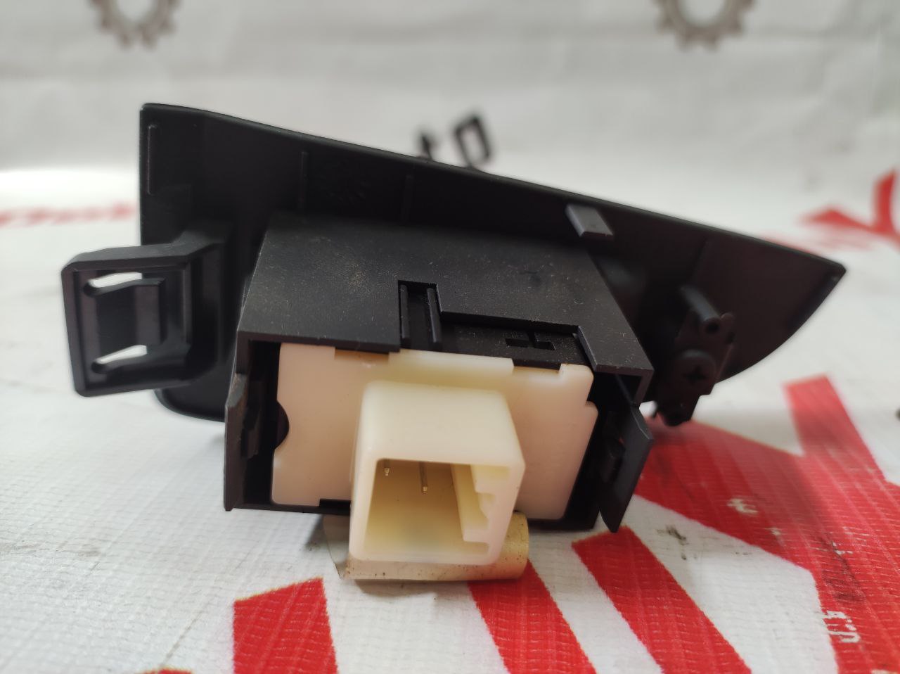buton macara geam spate dreapta uși pentru Toyota Avensis 2.0 · 2002–2004