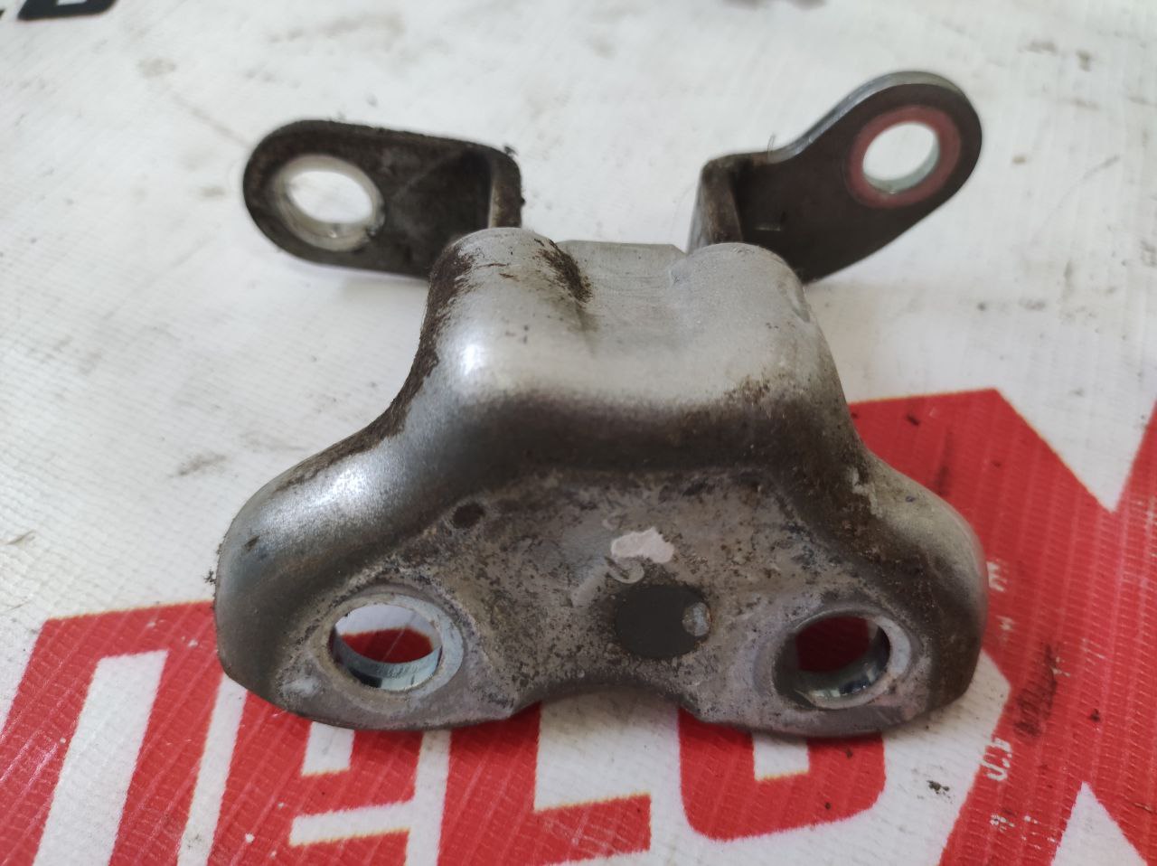 balama spate stânga uși inferior pentru Toyota Avensis 2.0 · 2002–2004
