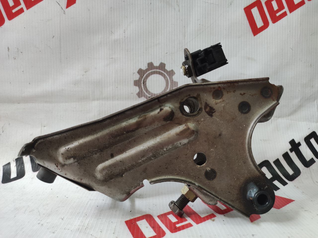 suport pedală ambreiaj pentru Toyota Avensis 2.0 · 2002–2004