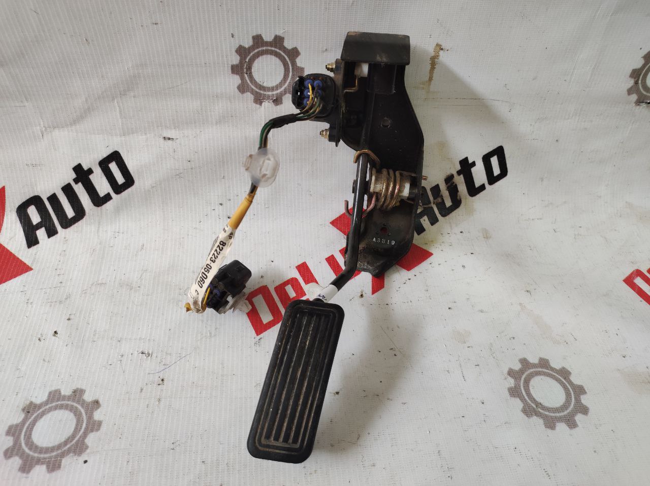 pedală gaze pentru Toyota Avensis 2.0 · 2002–2004