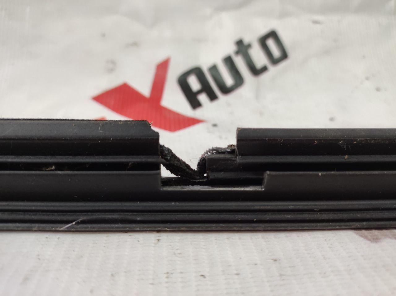 garnitură geam interior spate stânga uși pentru Toyota Avensis 2.0 · 2002–2004