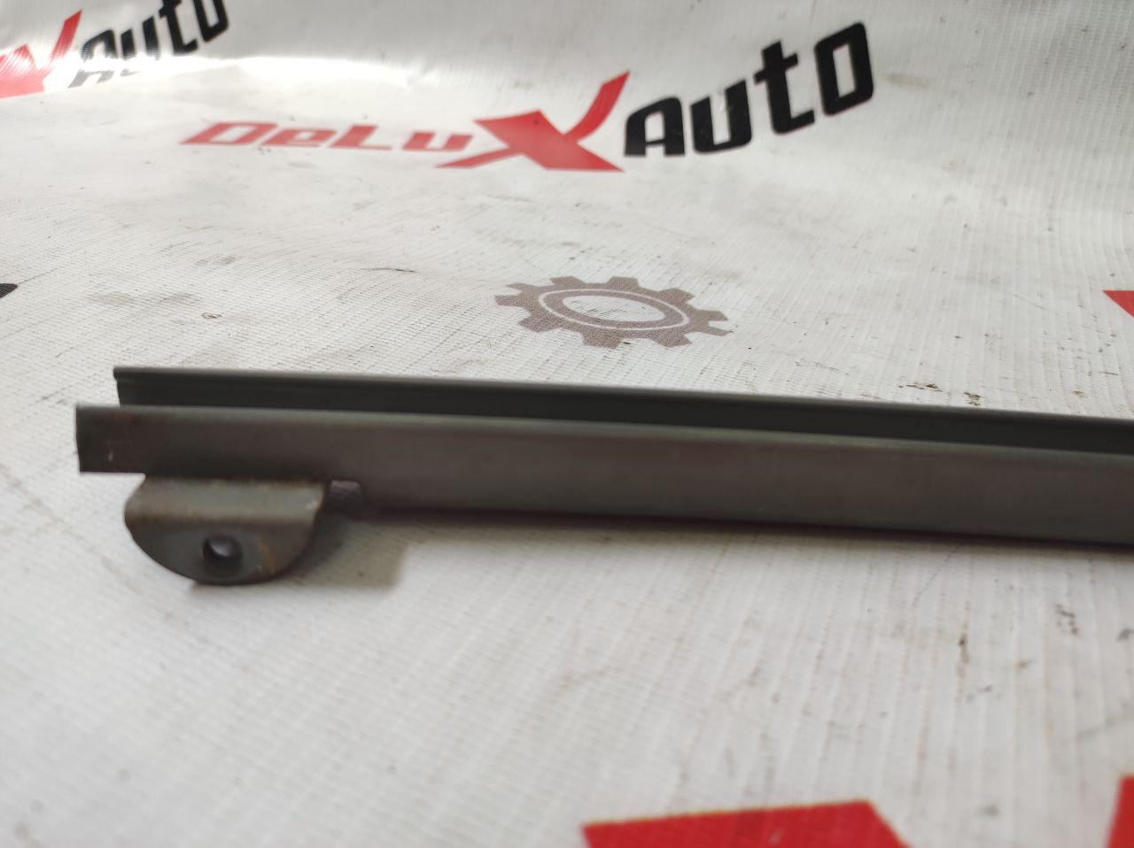Направляющая стекла задней правой двери для Toyota Avensis 2.0 · 2002–2004