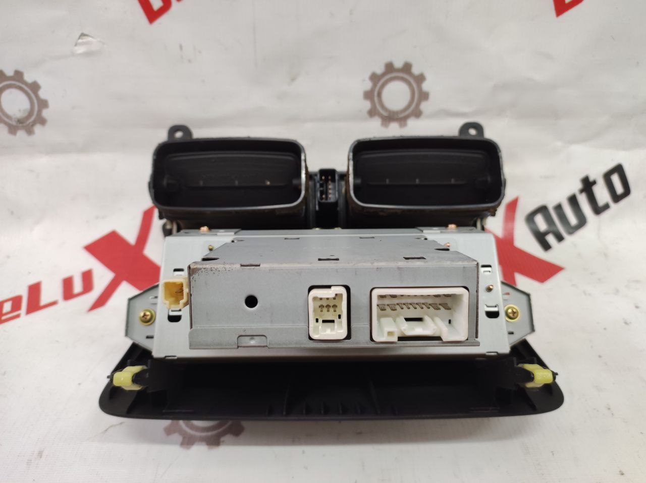 bord computer cu grilă ventilație și avarie buton pentru Toyota Avensis 2.0 · 2002–2004