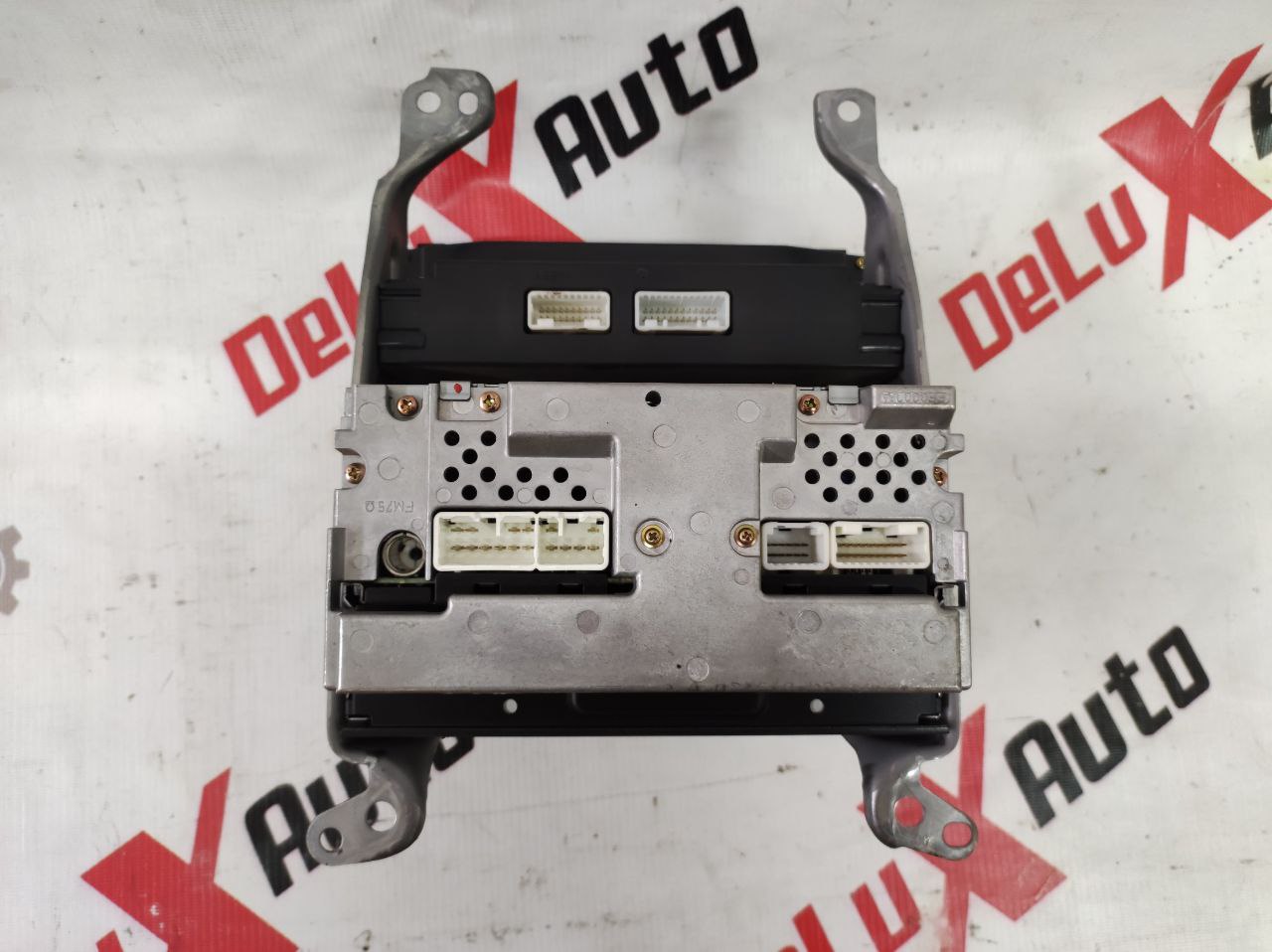 radio pentru Toyota Avensis 2.0 · 2002–2004