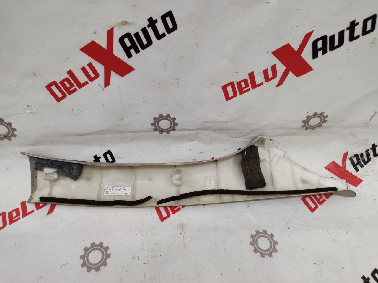 Накладка передней левой стойки для Toyota Avensis 2.0 · 2002–2004