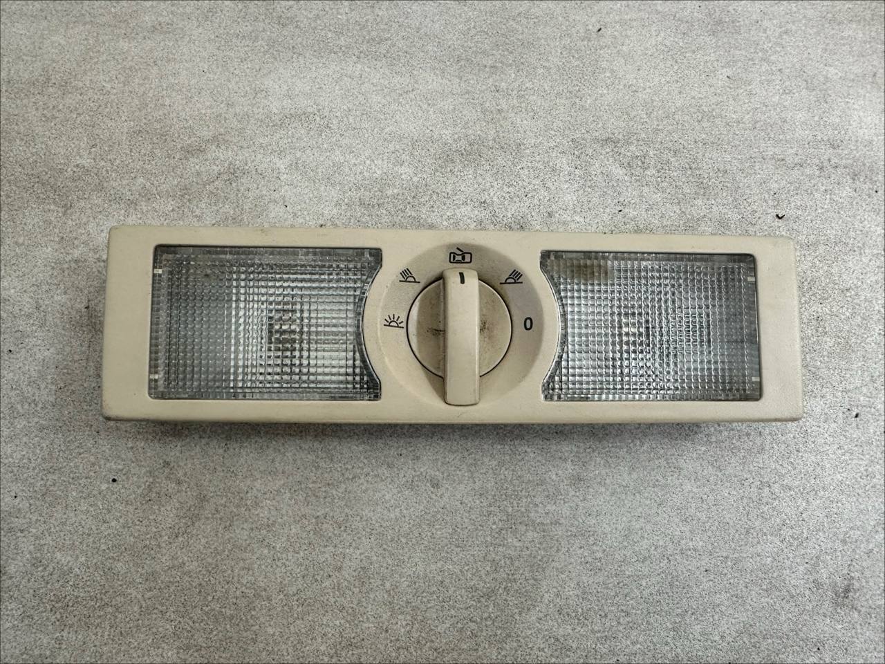 lampă plafon spate