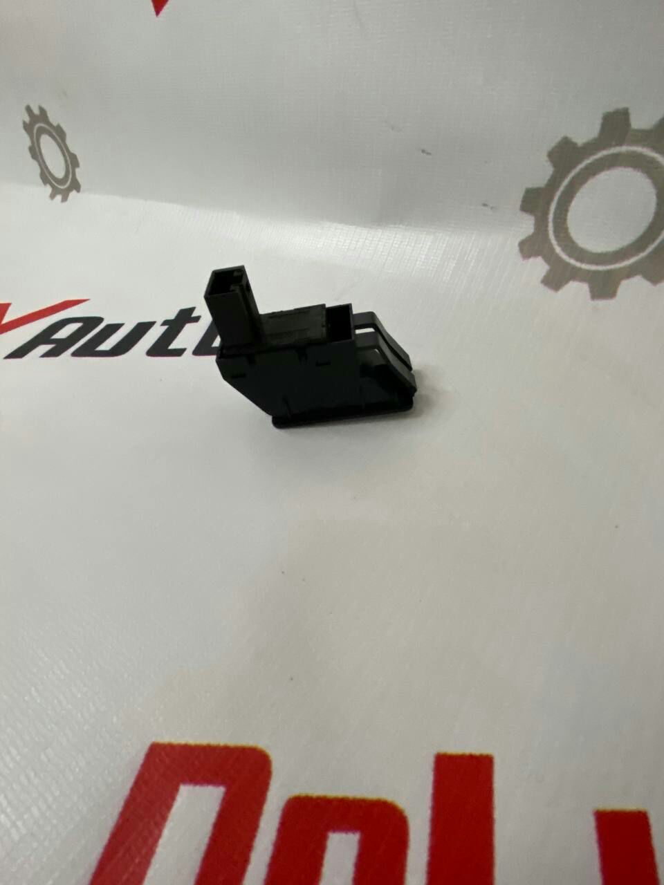 Кнопка открытия багажника для Volkswagen Jetta 6 1.8 · 2013–2015
