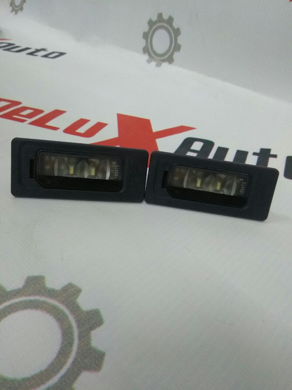 număr iluminare + iluminare portbagaj
