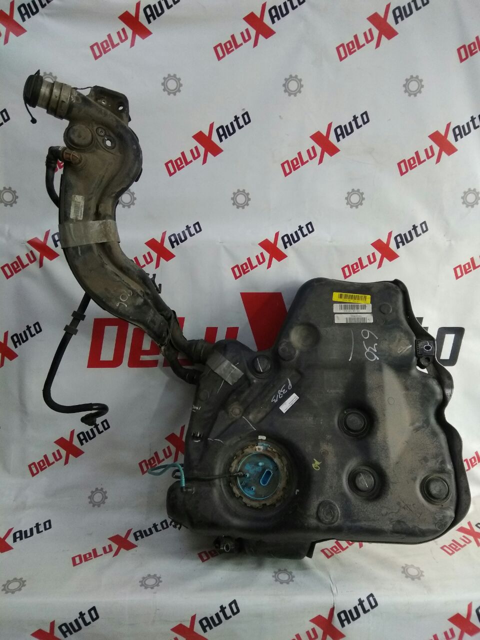 Топливный бак с горловиной для Volkswagen Jetta 6 1.8 · 2013–2015