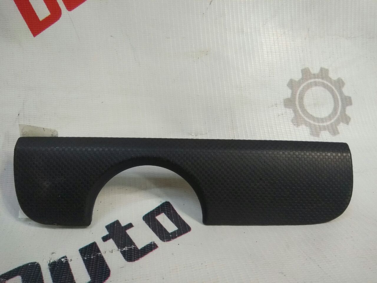 ornament decorativ pe bord stânga