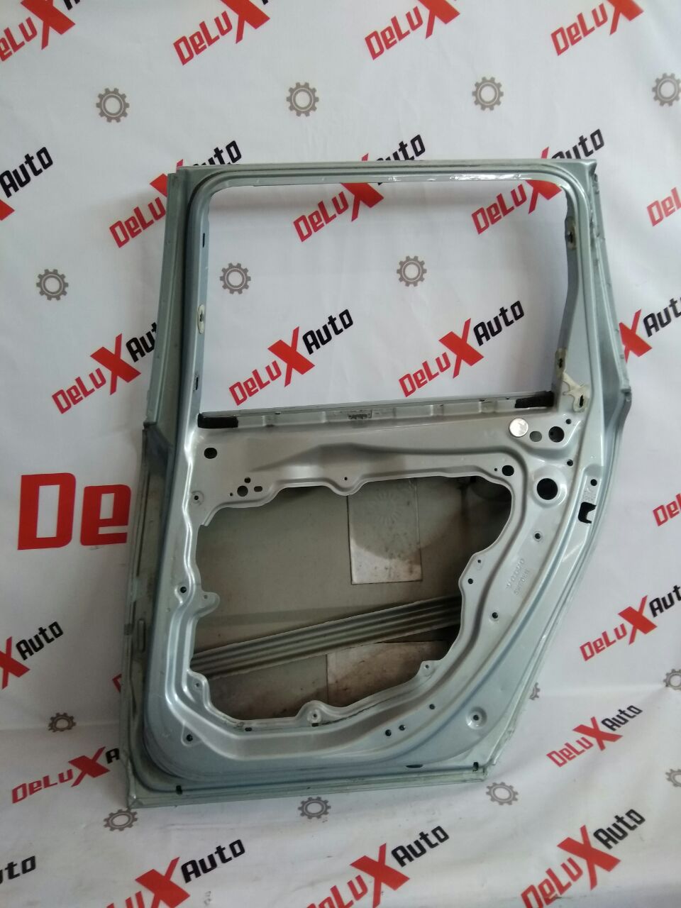 ușă spate stânga pentru Volvo V70 2.4 diesel · 2007–2013