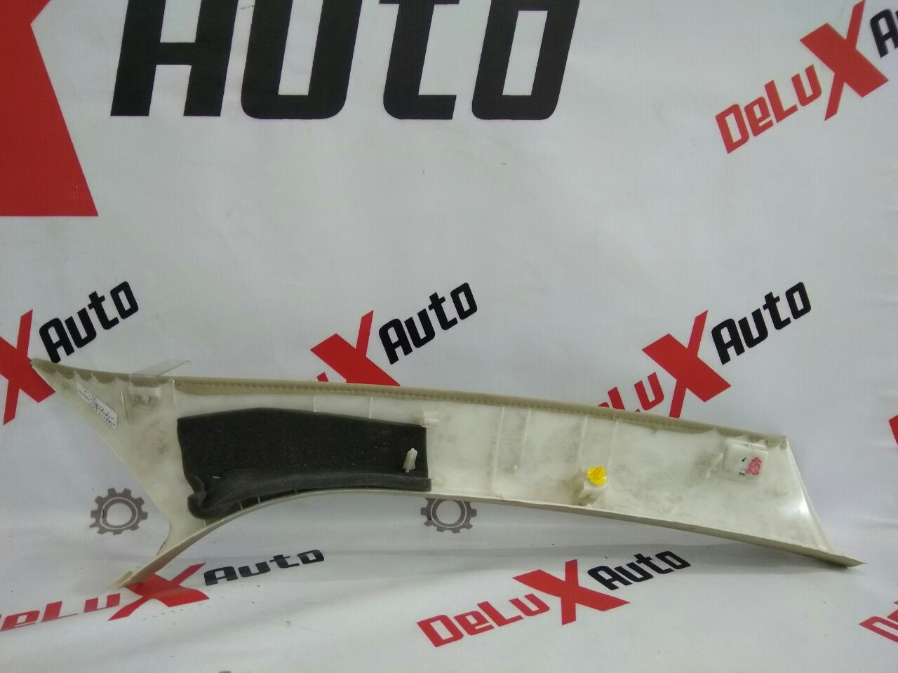 ornament față suport stânga pentru Volvo V70 2.4 diesel · 2007–2013