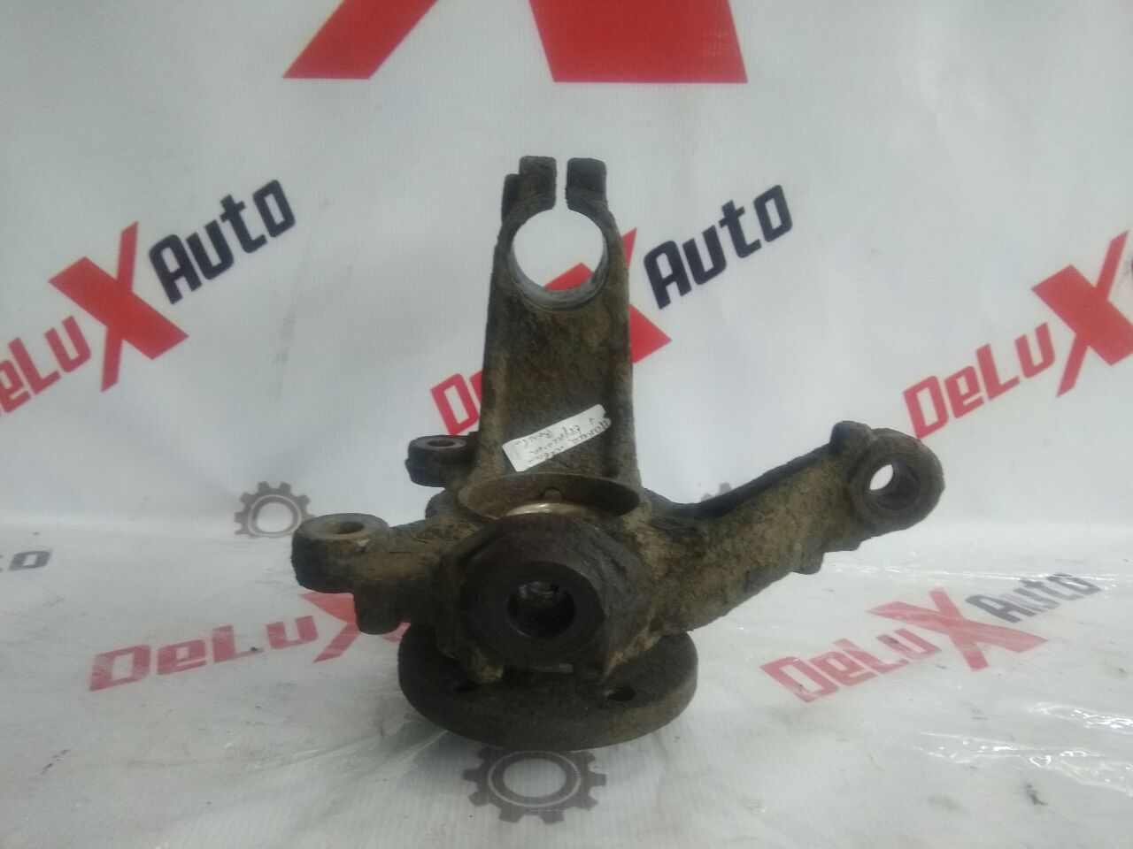 fuzetă stânga + butuc pentru Volvo V70 2.4 diesel · 2007–2013
