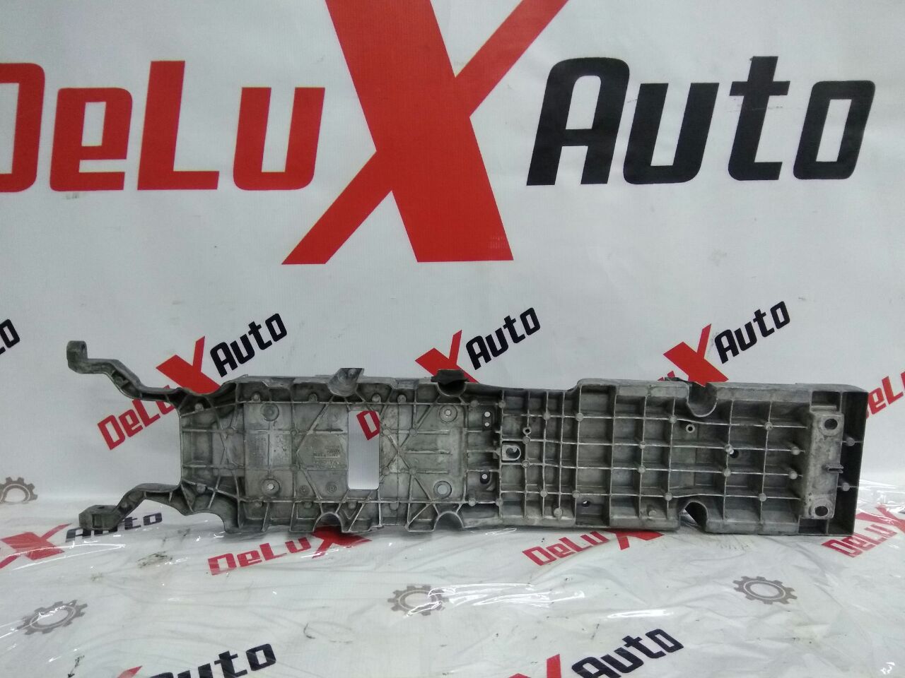 întăritură central consolă pentru Volvo V70 2.4 diesel · 2007–2013