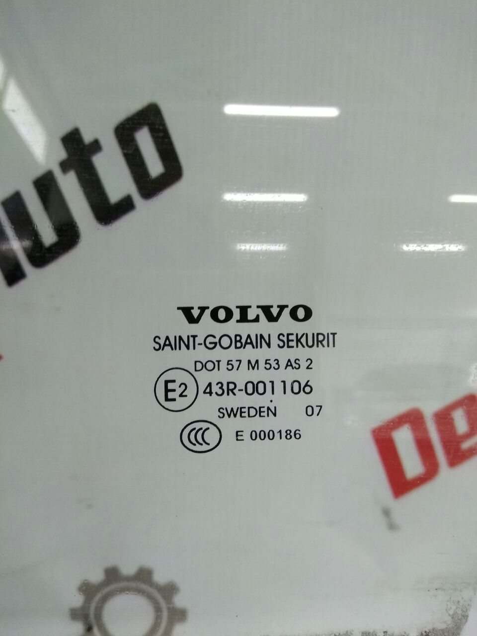 Стекло переднее левое для Volvo V70 2.4 дизель · 2007–2013